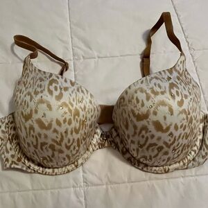 Victoria’s Secret Leopard Print T-Shirt Bra in Tan and Cream
